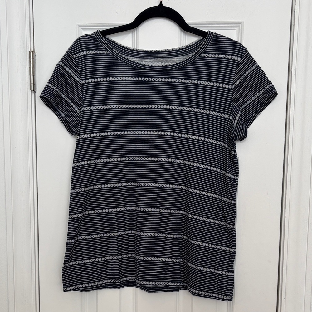 LOFT Women’s Navy and White 🌼 & Striped Crew Sz‎ M